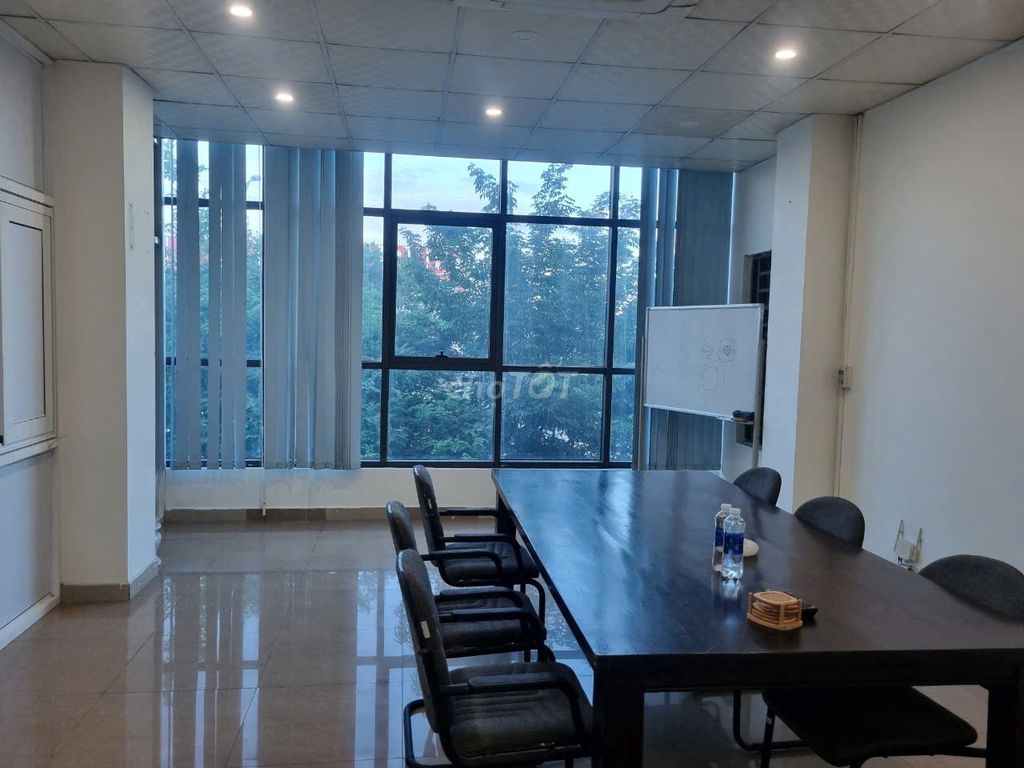 CHO THUÊ VĂN PHÒNG 240M2 CÓ ĐỦ BÀN GHẾ NGAY CẦU NGUYỄN TRI PHƯƠNG