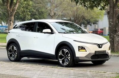 Ô tô điện VinFast VF6 Plus màu trắng. Mua bán Ô tô tại Quận 7 Tp Hồ Chí Minh được đăng bởi Trần Phú Vinfast Quận 7