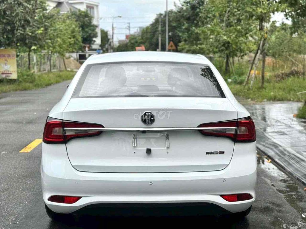 MG NewMG5 MT màu trắng xe mới. Mua bán Ô tô tại Quận Bình Thuỷ Cần Thơ được đăng bởi Lực MG Cần Thơ hình 6