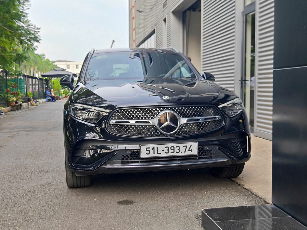 XE LƯỚT HÃNG-Mercedes Benz GLC 300 4Matic 7500 km. Mua bán Ô tô tại Quận 7 Tp Hồ Chí Minh được đăng bởi NGỌC ANH MERCEDES PMH hình 1