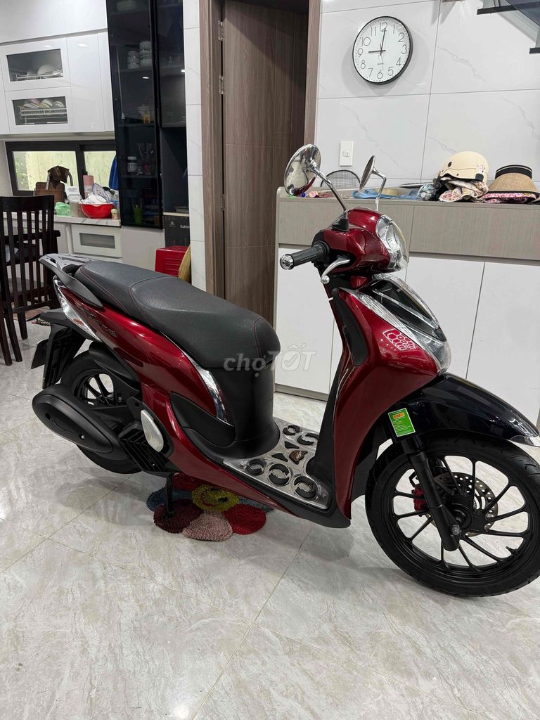 Honda SH Mode 2022 ABS красно-черный