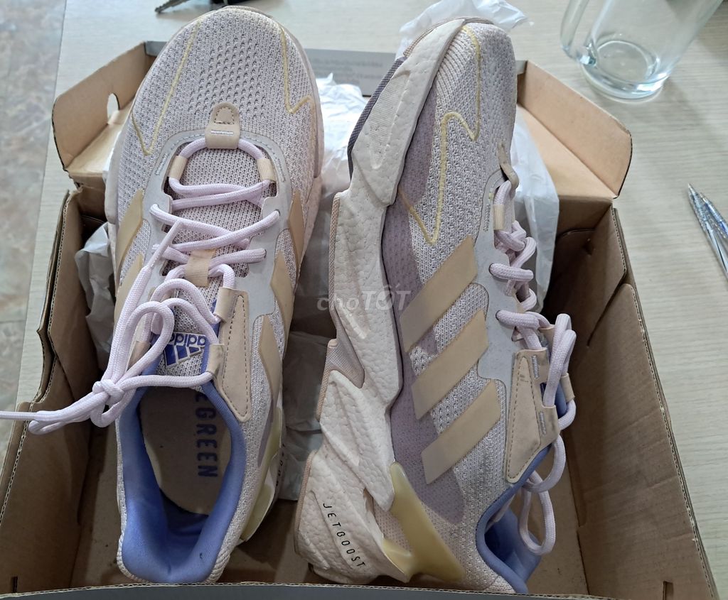 Giấy Addidas nữ mới 95%. Size 8US