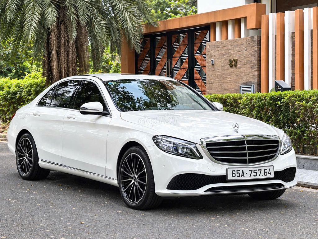 Mercedes-Benz C200 Exclusive Белый/Бежевый 2021, пробег 32 тыс. км