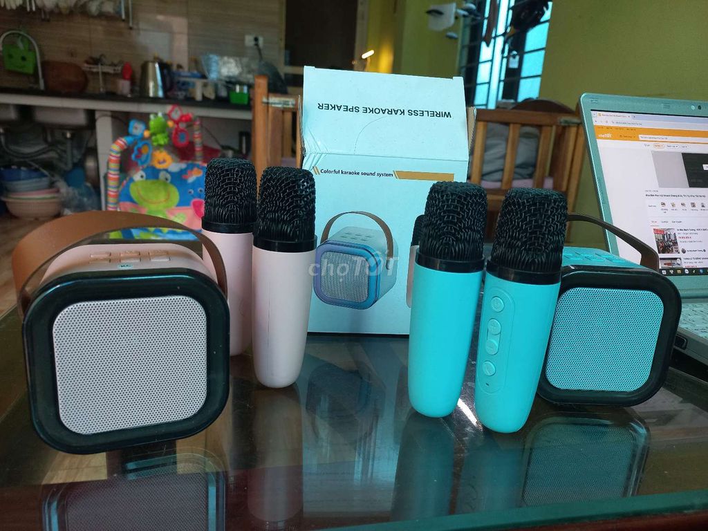 Loa Bluetooth kèm 2 mic hát karaoke