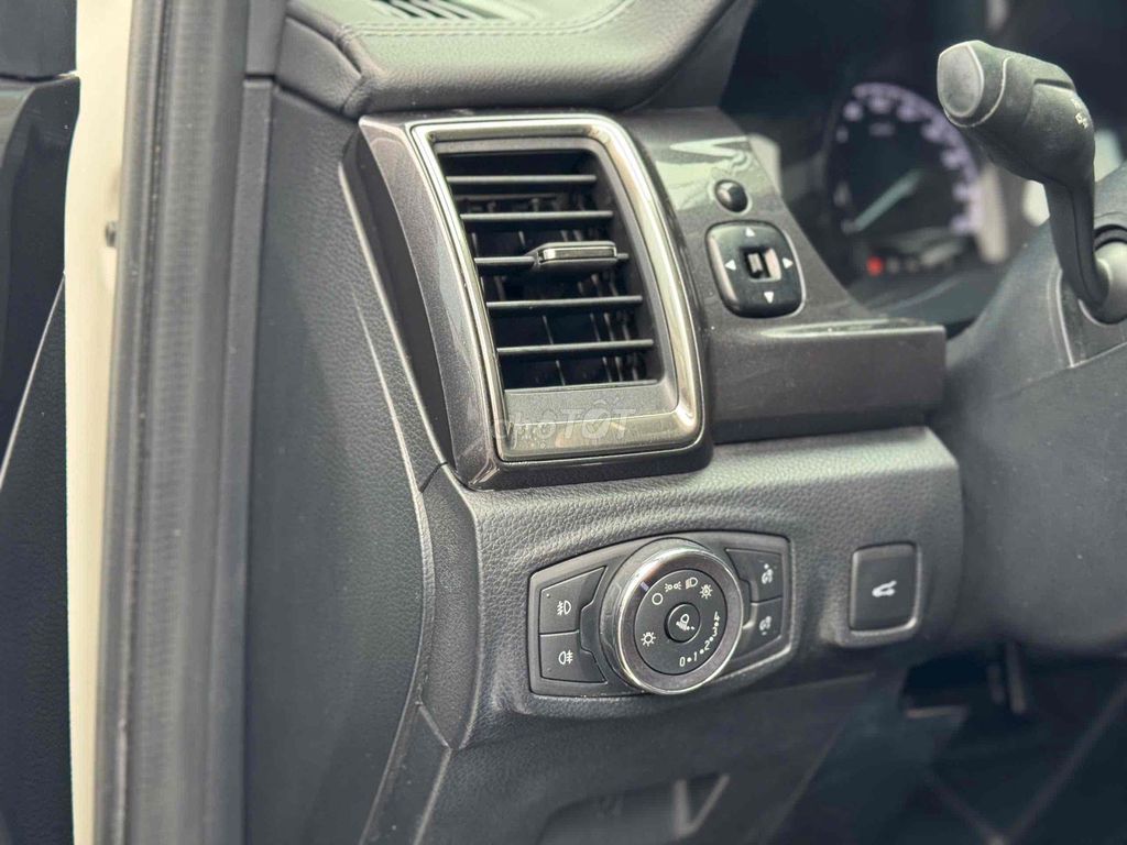Ford Everest 2019 titanium 2.0L AT - 128000 km. Mua bán Ô tô tại Thành phố Pleiku Gia Lai được đăng bởi Đào Thanh Tài hình 14