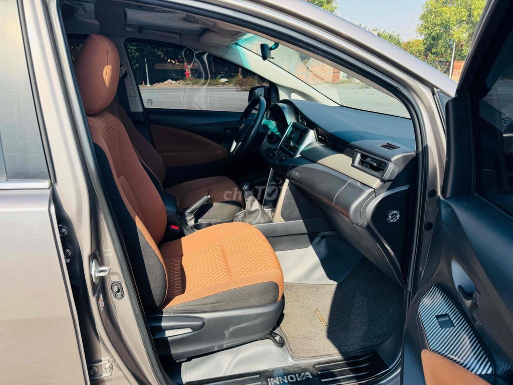 Toyota Innova 2019 2.0E MT Nâu. Mua bán Ô tô tại Huyện Sóc Sơn Hà Nội được đăng bởi AUTO VĨNH CƯỜNG hình 11