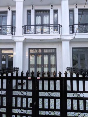 Nhà phố, 162m 3 phòng ngủ 2 phòng vs , Quốc lộ 50 Cần Đước Long An. Mua bán nhà ở tại Huyện Cần Đước Long An được đăng bởi Dung Tran