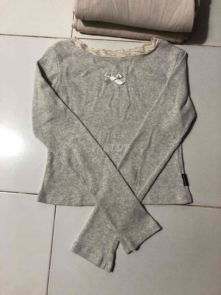 Áo croptop nữ xám tay dài size S. Mua bán Quần áo tại Quận Tân Phú Tp Hồ Chí Minh được đăng bởi Võ Thị Thắm hình 1