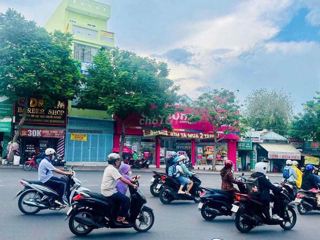 MẶT TIỀN LÊ VĂN VIỆT ĐANG KINH DOANH CHO THUÊ. Mua bán văn phòng, mặt bằng kinh doanh tại Thành phố Thủ Đức Tp Hồ Chí Minh được đăng bởi Duy Hoàng Land hình 2