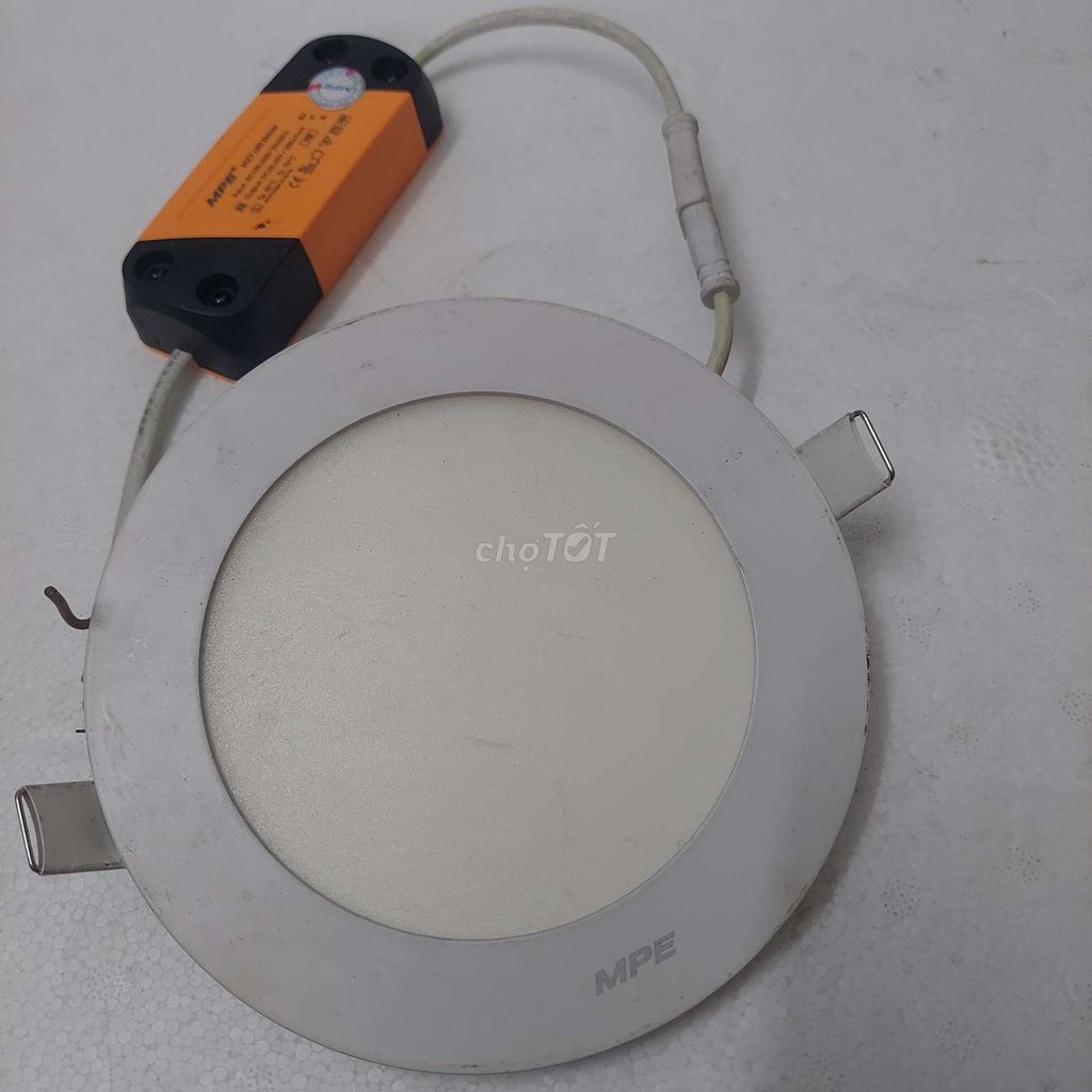 Đèn LED MPE 9W 3000K/4000K/6500K. Mua bán Đèn tại Quận 4 Tp Hồ Chí Minh được đăng bởi Mr Sỹ hình 1