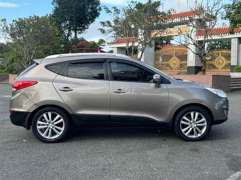 Hyundai Tucson 2010 2.0 AT 4WD. Mua bán Ô tô tại Quận Cẩm Lệ Đà Nẵng được đăng bởi Anh Tân hình 3