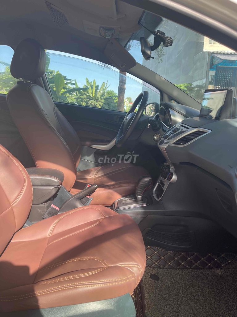 Ford Fiesta 2011 1.6 AT Sedan - 11000 km. Mua bán Ô tô tại Thành phố Thuận An Bình Dương được đăng bởi hoàng ngân spa  hình 6