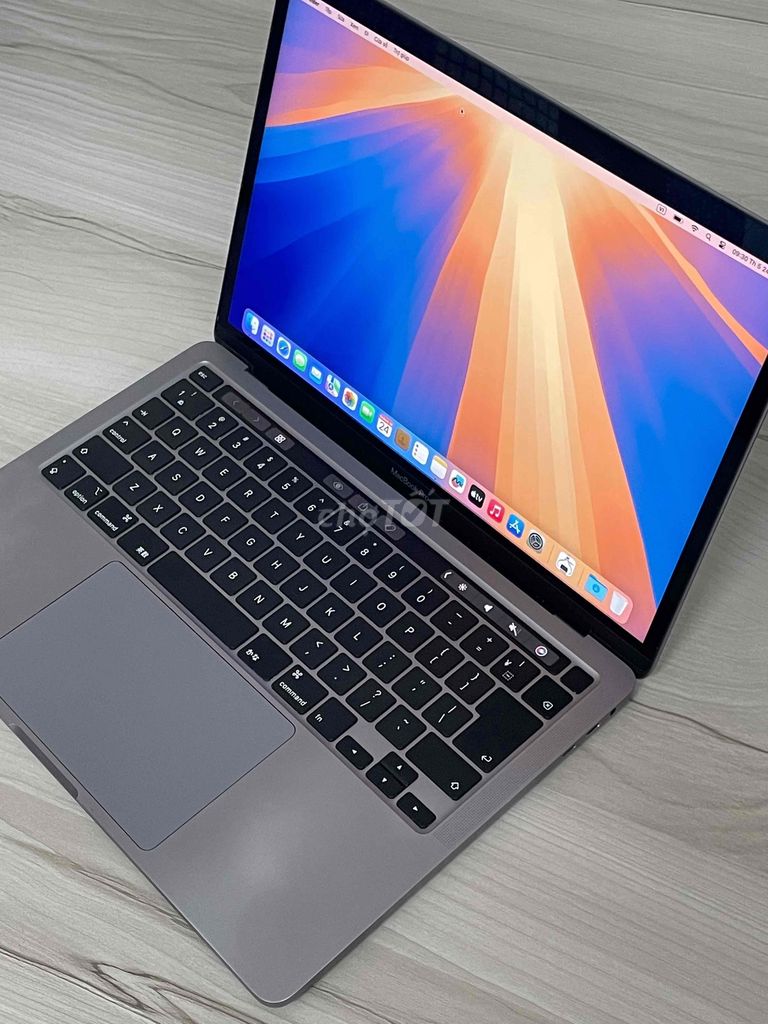 Macbook pro 2020-13” i5 / 16 / 512