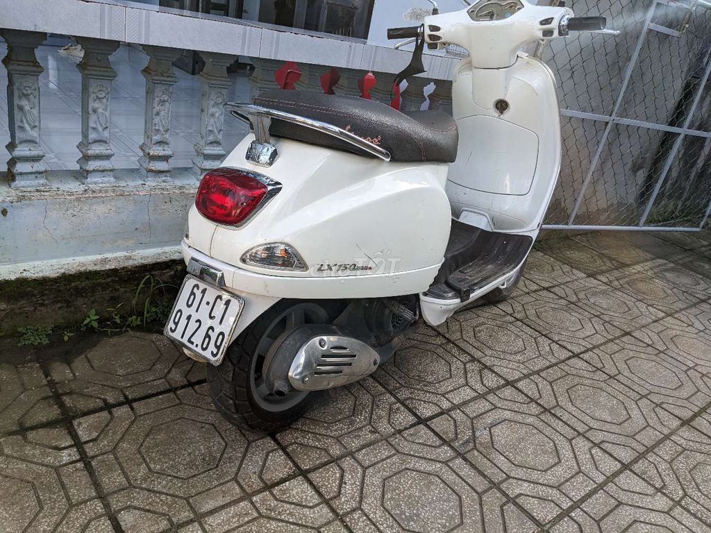 Piaggio Vespa LX 150 màu Trắng kim phun. Mua bán Xe máy tại Thành phố Thuận An Bình Dương được đăng bởi xuân lộc hình 2