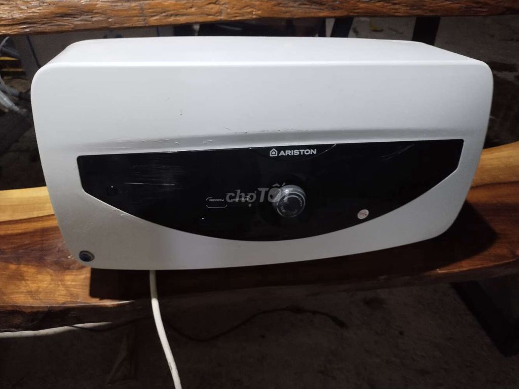 Bình nóng lạnh Ariston Trắng. Mua bán Thiết bị vệ sinh, nhà tắm tại Quận 7 Tp Hồ Chí Minh được đăng bởi Trần toàn  hình 1