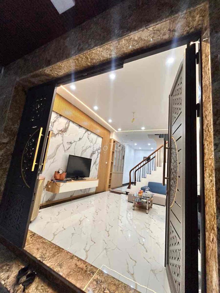 CẮT LỖ 1TỶ BÁN GẤP NHÀ ĐẸP XÂY MỚI NGUYỄN KHOÁI THÔNG PHỐ MINH KHAI.