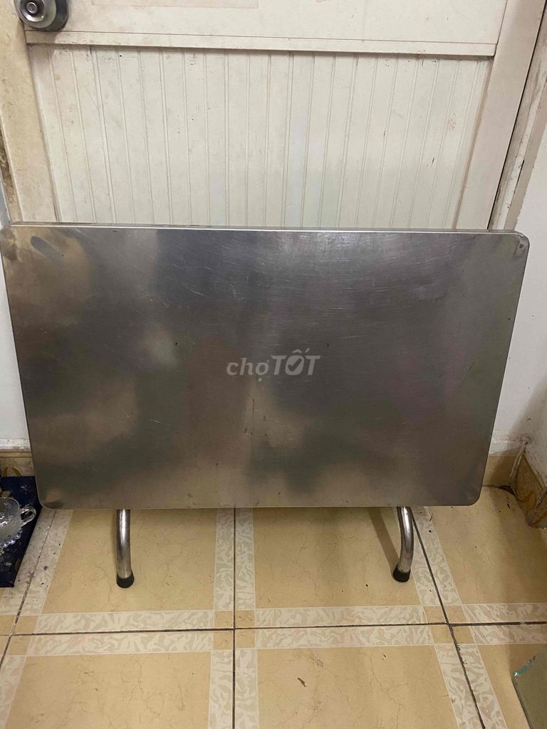 Dư một cái bàn Inox thanh lý giá rẻ