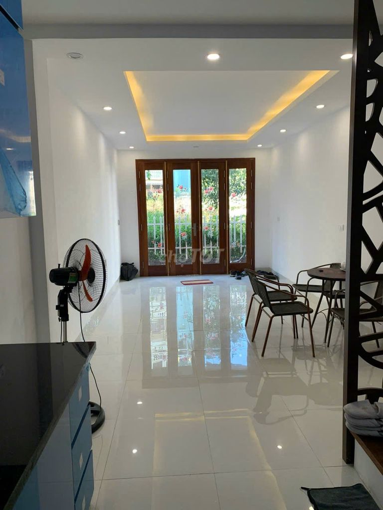 Cho thuê nhà mới tinh Hồ Tùng Mâu: 45m2, 5 tầng, 15tr