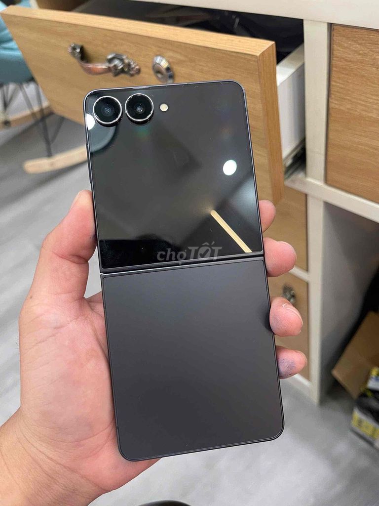 Samsung Z Flip 7 12/256GB Fullbox bản Qte 2sim 99. Mua bán Điện thoại tại Quận Ninh Kiều Cần Thơ được đăng bởi Quý Mobile Cần thơ hình 1