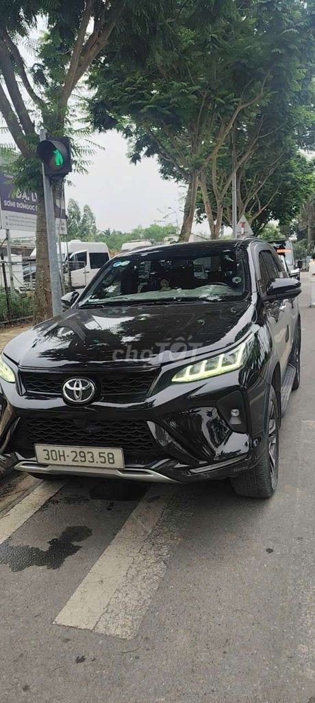 Toyota Fortuner Legender черный