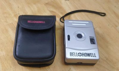 Máy ảnh Bell howell + bao da cần bán
