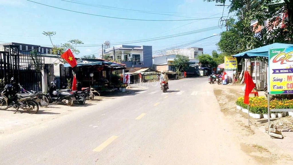 Ngộp bank bán nhà 2 tầng ngay trung tâm huyện Hoà vang đang kinh doanh