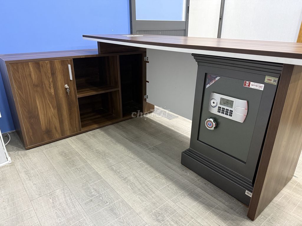 Bàn giám đốc Gỗ Nâu Chữ L 1m6x1m2x75cm. Mua bán Bàn ghế tại Quận 7 Tp Hồ Chí Minh được đăng bởi Gia Nghi hình 1