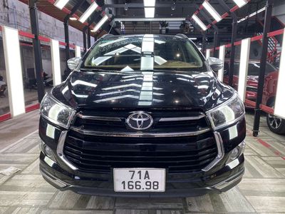 Bán xe Toyota Innova Venturer 2017 Đen 7 chỗ