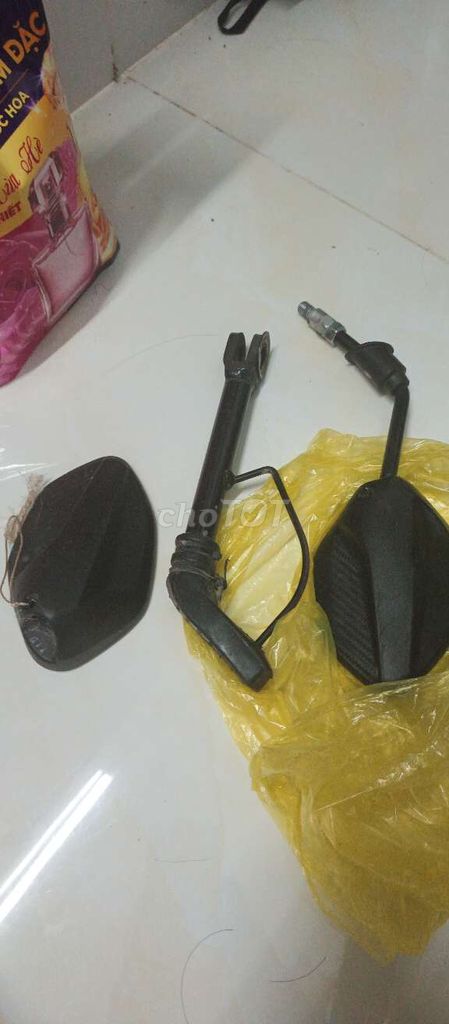 Bán zin gương trái ab và chân chống ab. Đời 2023. Mua bán Phụ tùng xe tại Quận Cái Răng Cần Thơ được đăng bởi Khánh hình 1