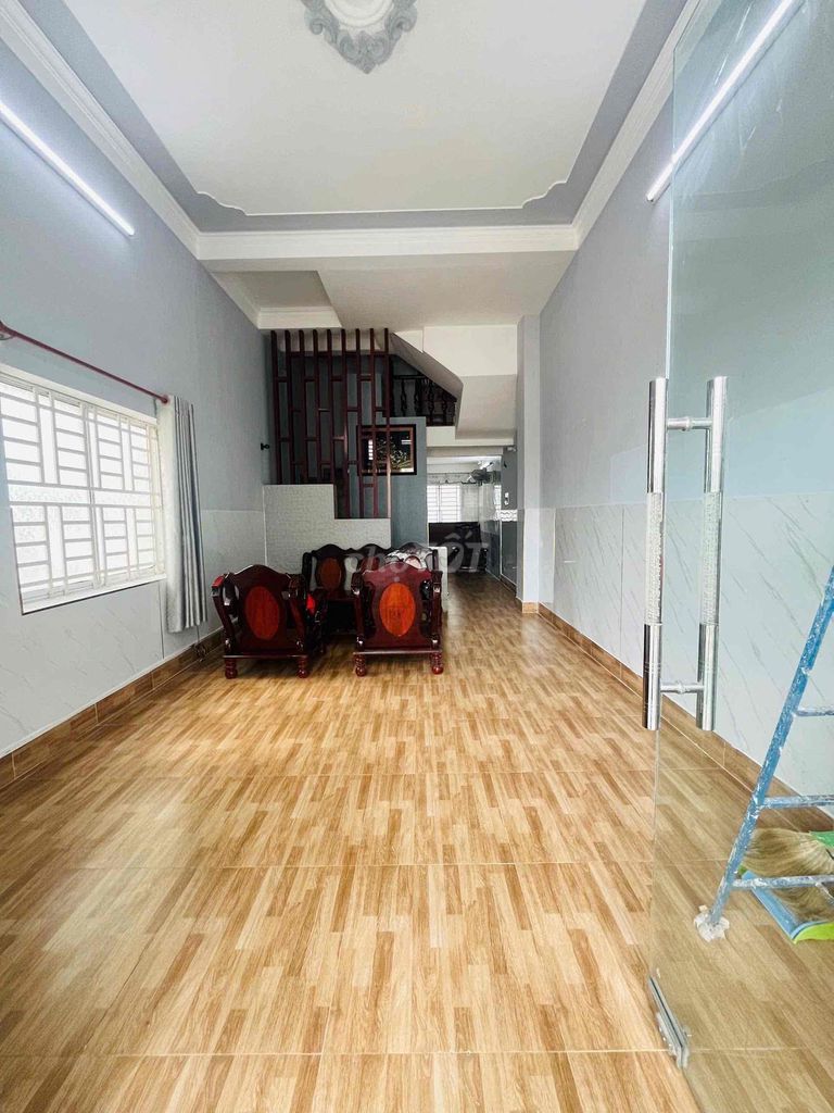 CHO THUÊ NHÀ 2 LẦU GÓC HƯNG PHÚ CTY8