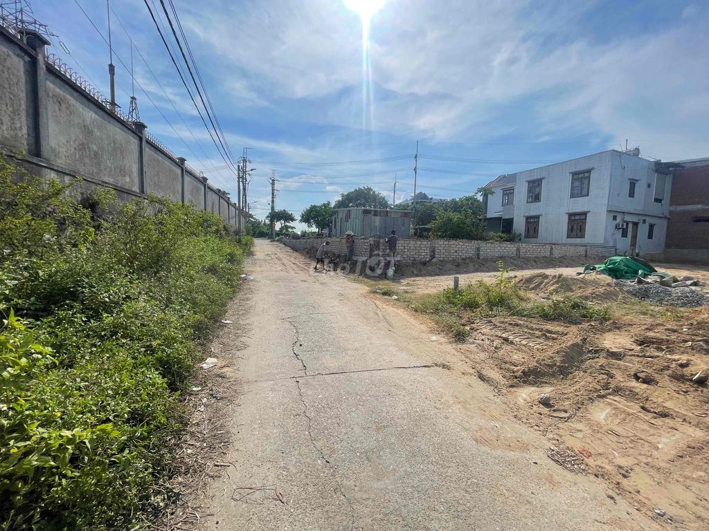 Chào Bán đất kiệt đường Mai Đăng Chơn. P ngũ hành sơn. Giá đầu tư. Mua bán đất tại Quận Ngũ Hành Sơn Đà Nẵng được đăng bởi BDS Hoà Quý Công Land hình 1