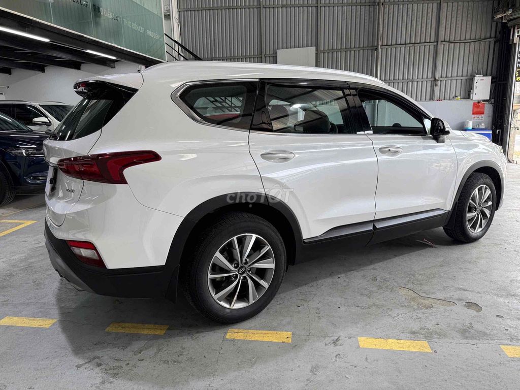 Стандартное масло Hyundai Santafe 2021, белое, 20 000 км