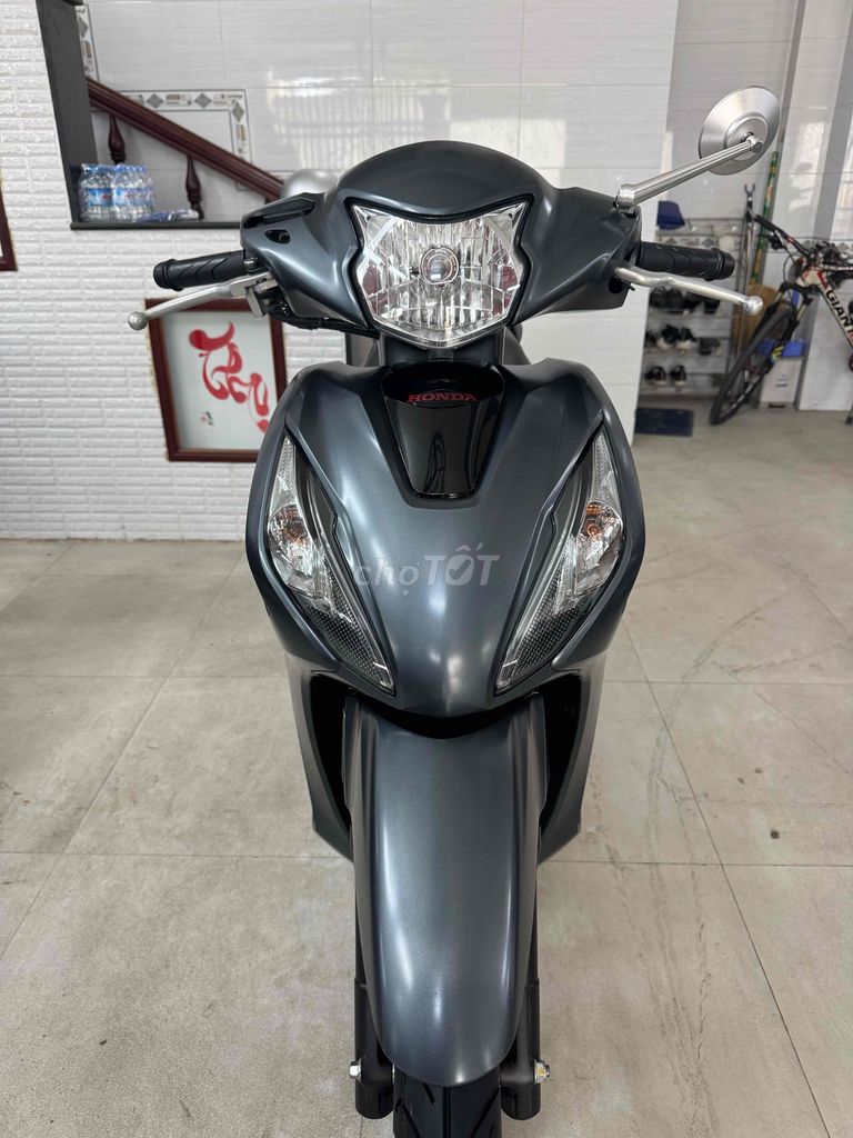 Honda Vision 2022 Bản Cá Tính Chạy 3.600Km Như Mới. Mua bán Xe máy tại Thành phố Long Xuyên An Giang được đăng bởi Cửa Hàng Xe Minh Hạnh hình 1