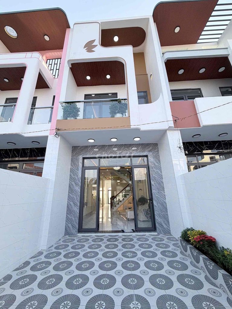 nhà ngay kcn cầu tràm..cách dt 826 100m ..2ty980 120m2
