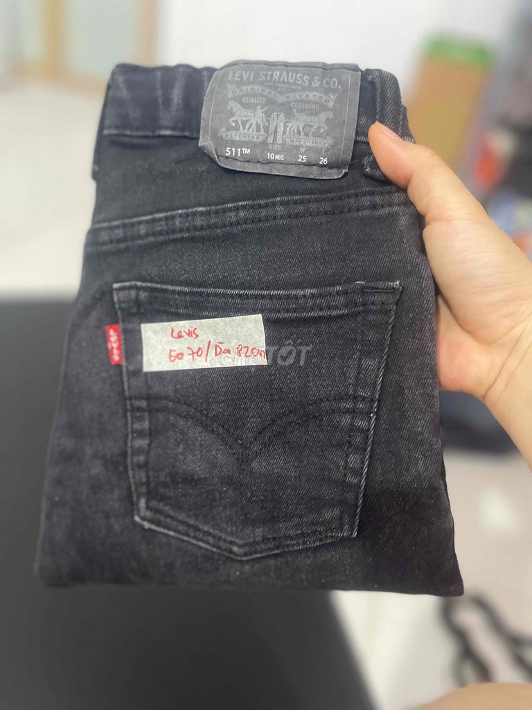 Jean bé hiệu Levis auth size 25-26 eo 70 dài 82cm