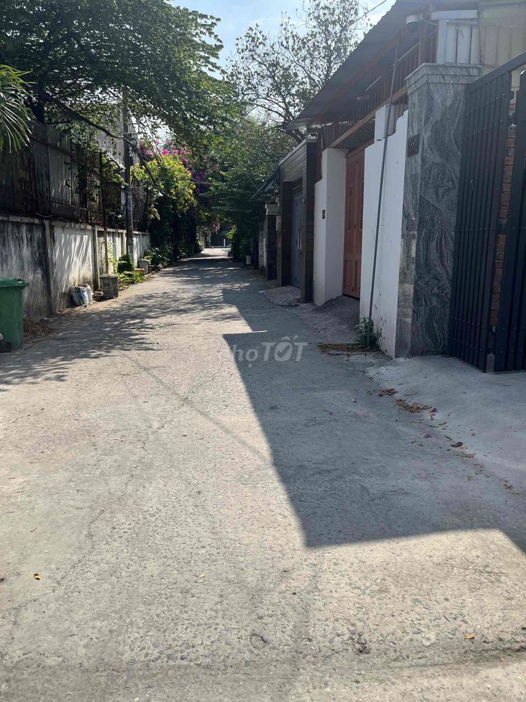Phòng trọ dưới trệt 25m2, sân riêng 12m2, giá 5,5 triệu/tháng