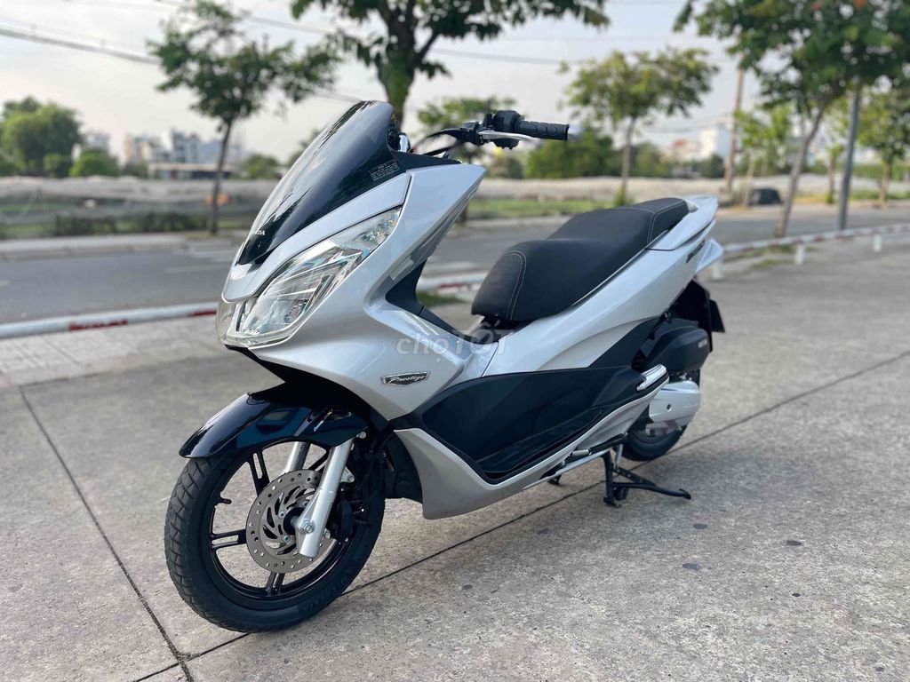 Honda PCX 2017.Màu Hot Bạc Porsche.