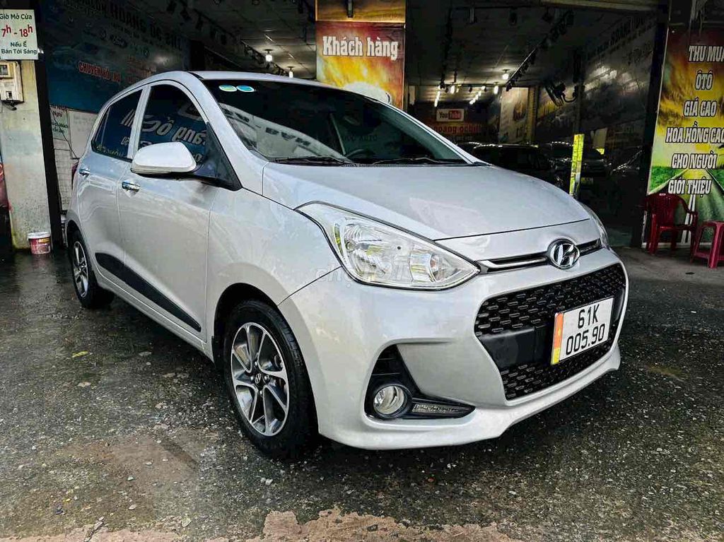 Hyundai i10 2021 bản đủ nội thất đỏ đen