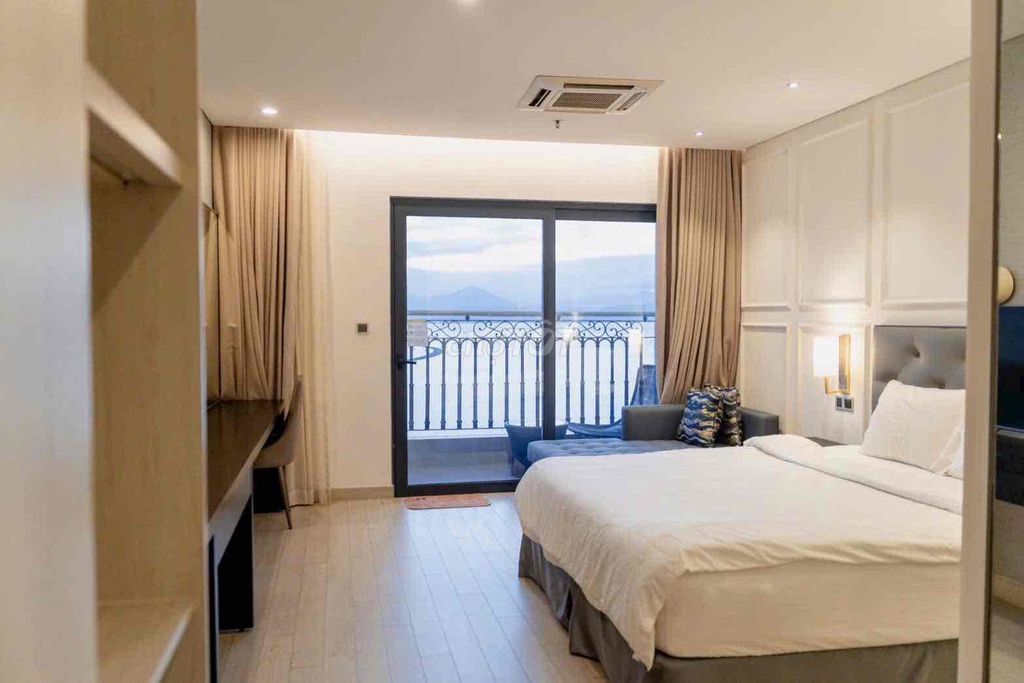 Cần tiền bán gấp CH vị trí nằm ngay trung tâm . view nhìn sông và biên