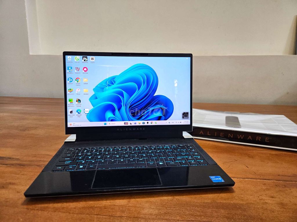 Laptop Dell Alienware x14 dán full keo xài lướt. Mua bán Laptop tại Thành phố Buôn Ma Thuột Đắk Lắk được đăng bởi Diên Bùi hình 1