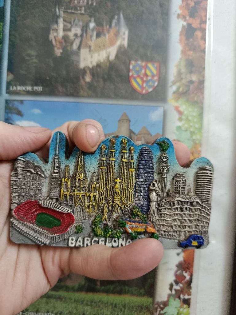 Nam châm tủ lạnh Barcelona Dá Nhựa Kỷ Niệm. Mua bán Sở thích khác tại Quận Tây Hồ Hà Nội được đăng bởi New Trendy Way hình 1