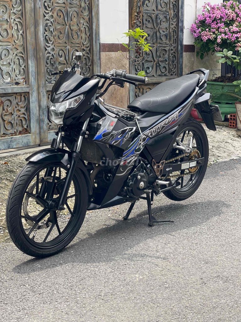 Suzuki Raider F150 Fi черный, в отличном состоянии