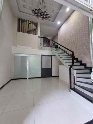 Nhà phố 70,6 m² · 6 PN · Đường Nguyễn Văn Công