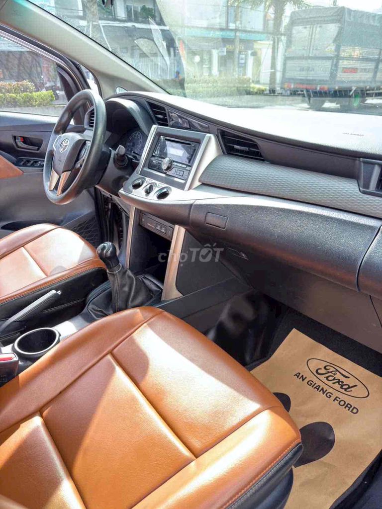 Innova 2020 E 2.0 MT. Trả trước 180tr nhận xe.. Mua bán Ô tô tại Thành phố Long Xuyên An Giang được đăng bởi Luân Ford hình 8