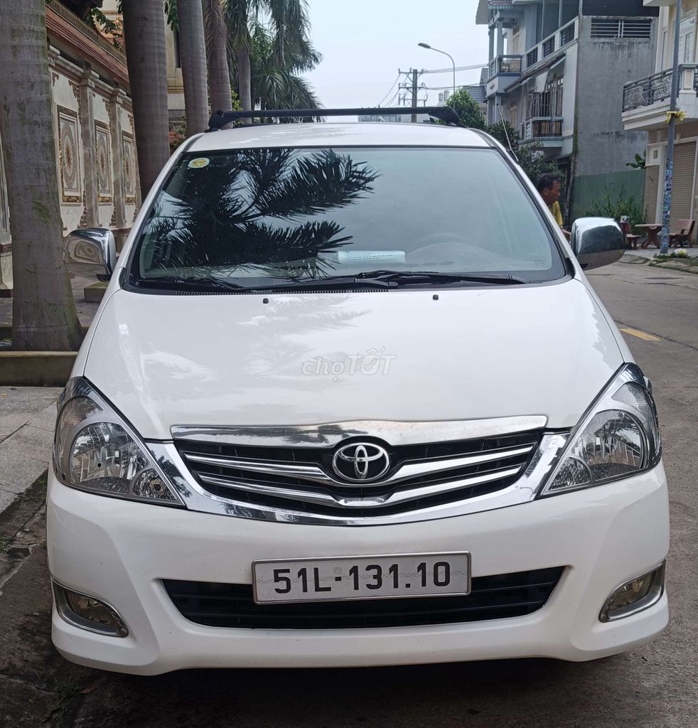 Toyota Innova 2.0 MT G 2011 белый 8 мест