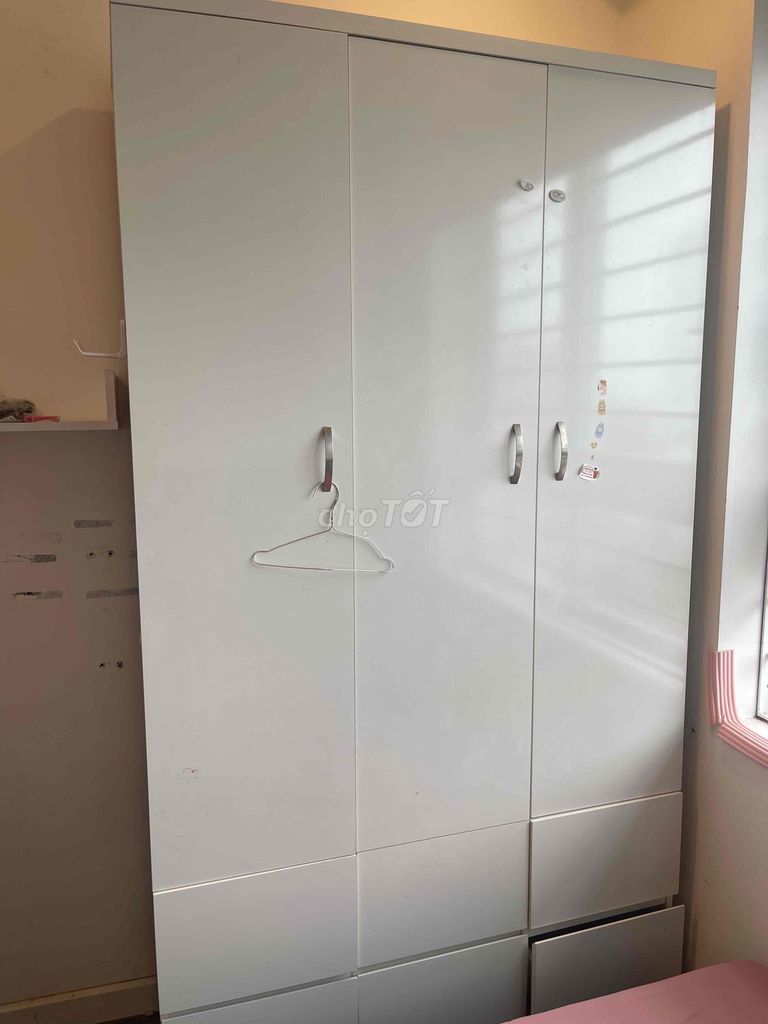Tủ quần áo gỗ trắng 3 cánh. Mua bán Tủ, kệ gia đình tại Quận Tây Hồ Hà Nội được đăng bởi Thu Trang hình 1