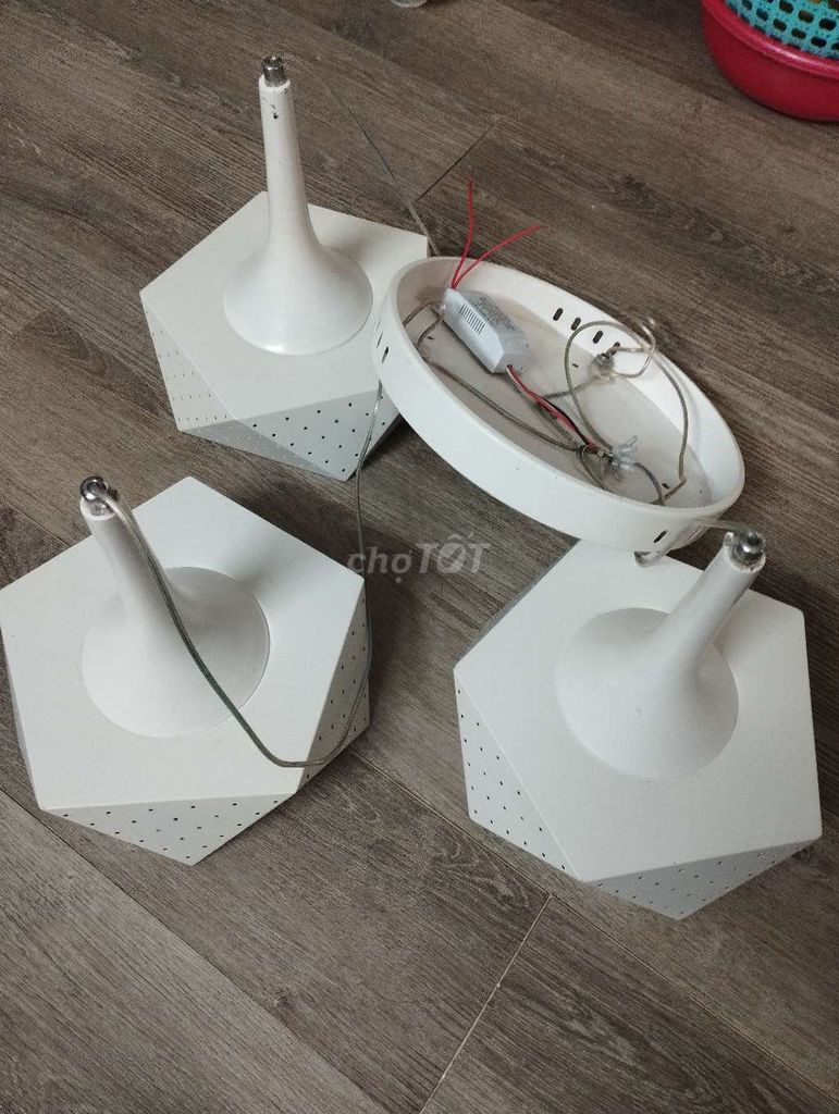 Đèn thả trần Kim loại Trắng. Mua bán Đèn tại Quận Cầu Giấy Hà Nội được đăng bởi Mạnh Thắng hình 1