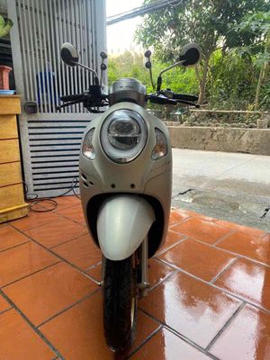 Honda Scoopy 2023 Trắng kem 7817 km. Mua bán Xe máy tại Quận Hai Bà Trưng Hà Nội được đăng bởi Anh Quan
