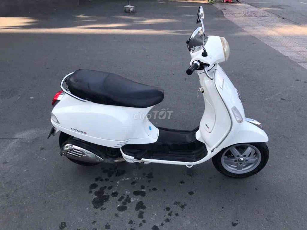 Vespa 125ie(2011)xe đẹp máy zin êm ru. Mua bán Xe máy tại Quận 7 Tp Hồ Chí Minh được đăng bởi Trung Anh hình 5