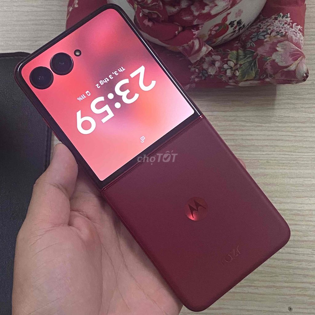 Motorola Razr 60 Ultra 16GB 512GB Đỏ. Mua bán Điện thoại tại Quận Hải Châu Đà Nẵng được đăng bởi Điện Thoại Đà Nẵng  hình 1